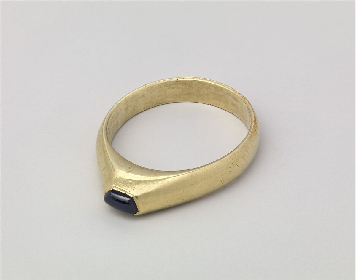 Stirrup Ring, Gold and sapphire, British 