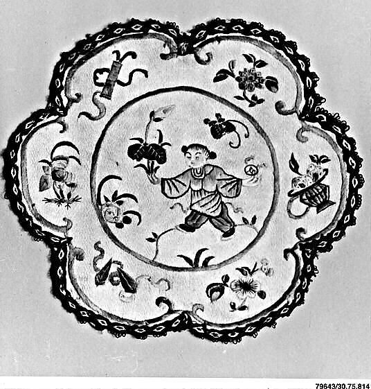 Medallion, Silk;  on silk, China 