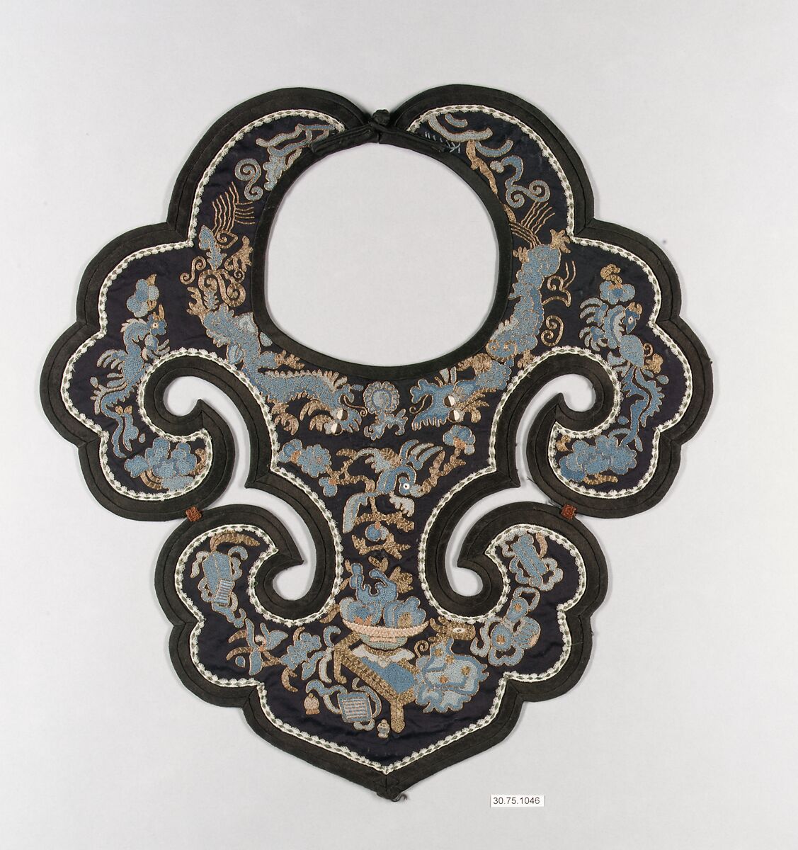 Collar, Silk and metallic thread, China 