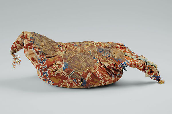 Pillow in the Shape of a Twin-Headed Bird, Woven silk jin (warp-faced compound plain weave), two amber beads, China 