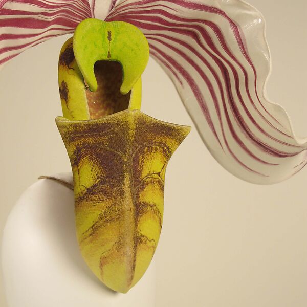 "Paphiopedilum Philippinense Orchid", Philip Treacy (Irish, born 1966), silk, synthetic, straw, metal, British