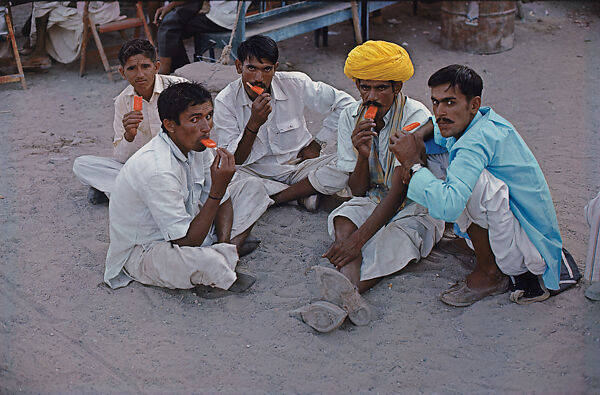 Villagers Visiting Jodhpur Enjoy Ice Sweets, Rajasthan, Raghubir Singh (Indian, 1942–1999), Dye transfer print 