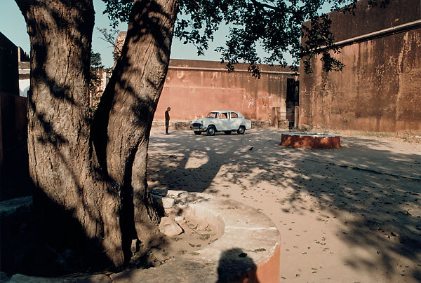 Driver and Ambassador Car, Jaipur, Rajasthan, Raghubir Singh (Indian, 1942–1999), Chromogenic print 