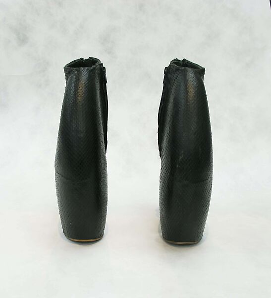 "Armadillo", Alexander McQueen (British, founded 1992), snakeskin, leather metal, wood, synthetic, British