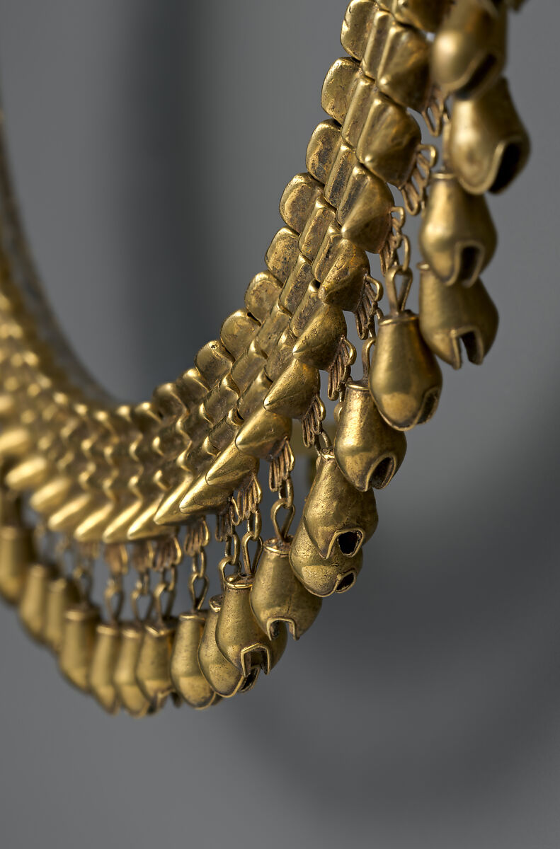 Necklace with jaguar teeth-shaped beads, Mixtec (Ñuu Savi) artist(s), Gold, Mixtec (Ñudzavui)