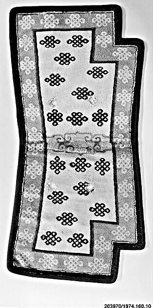 Saddle Rug with "Endless Knots", Foundation: cotton;  wool knotting, China 