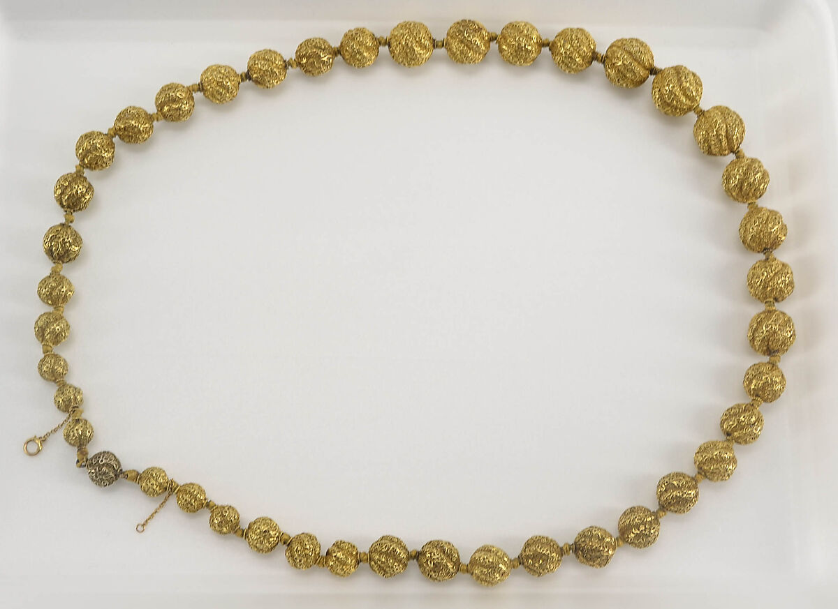 Necklace and Pair of Earrings, Gold; filigreed