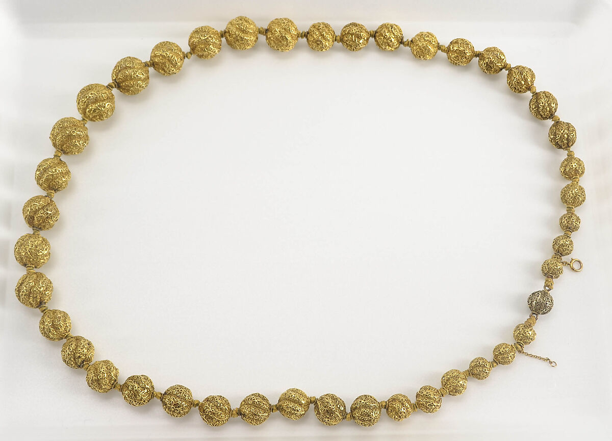 Necklace and Pair of Earrings, Gold; filigreed
