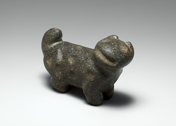 Sculpture in the shape of a feline