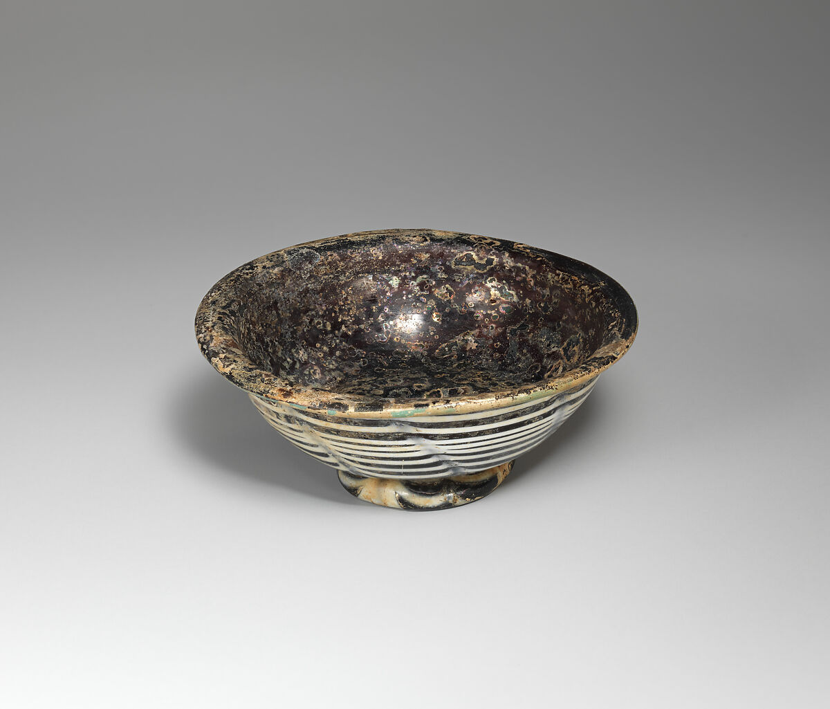 Footed Bowl with Marvered Decoration in White and Turquoise, Glass; blown, marvered, tooled, worked on the pontil