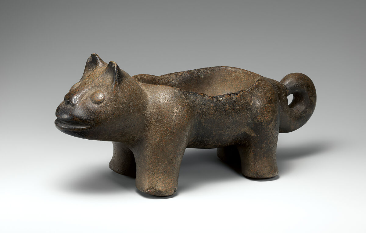 Mortar in the form of a feline, Basalt, Alamito