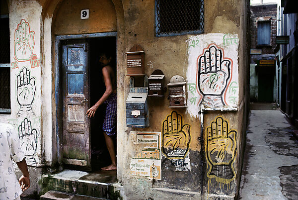 The Congress (I) Party's Election Symbol Painted on House Walls, Calcutta, West Bengal, Raghubir Singh (Indian, 1942–1999), Chromogenic print 