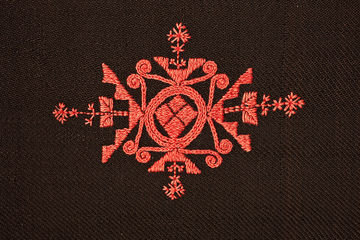 Women's Acoma Cape or Dress, Handspun undyed and indigo-dyed Churro fleece and cochineal-dyed raveled bayeta, Acoma, Native American