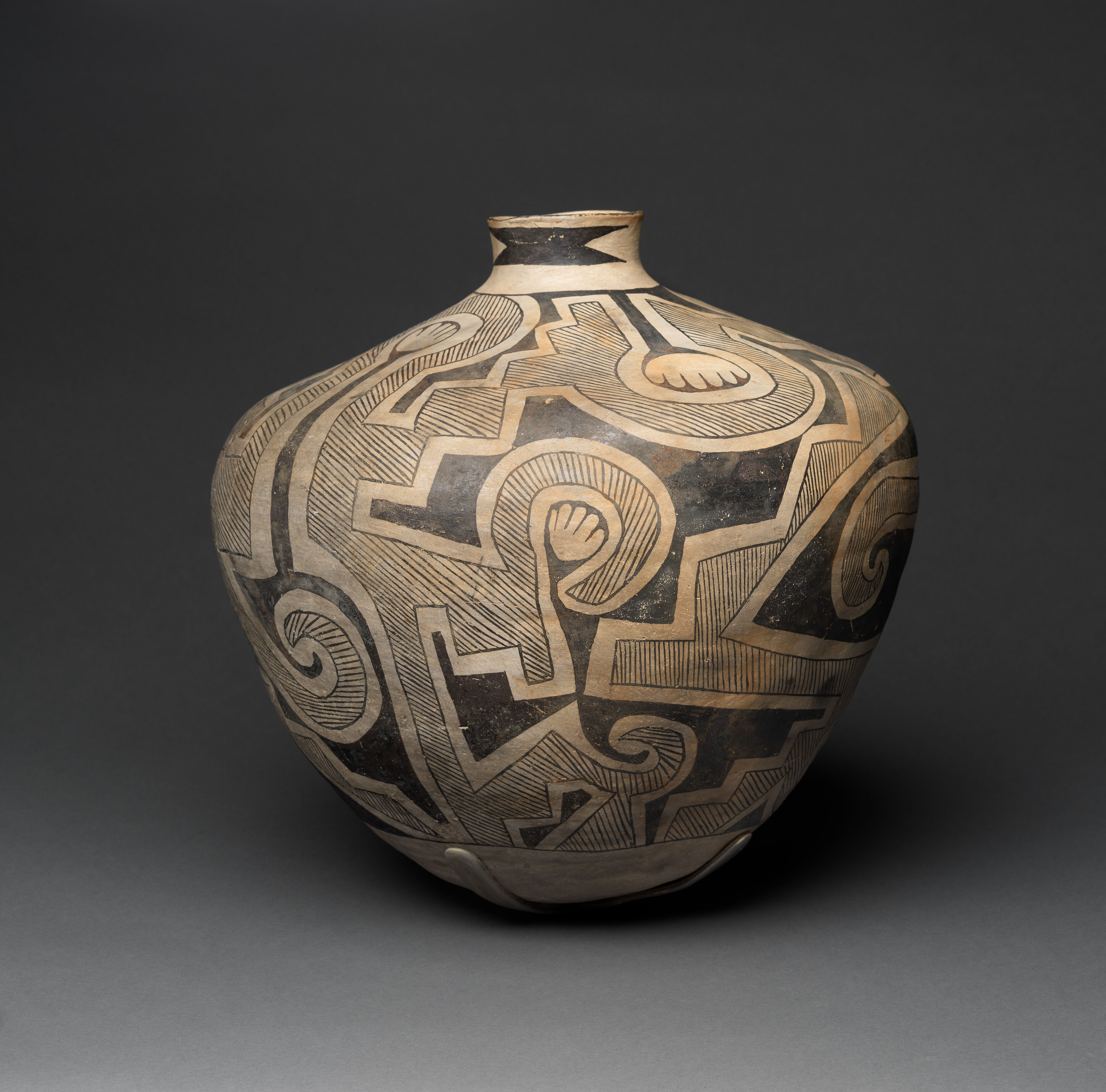 Socorro black-on-white storage jar - Ancestral Pueblo, Native