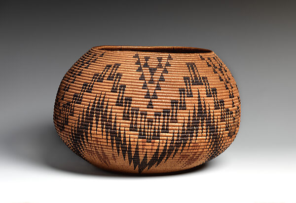 Basket bowl, Lizzy Toby Peters (Washoe, 1865/70-?), Willow and redbud shoots and dyed bracken root 
, Washoe, Native American 