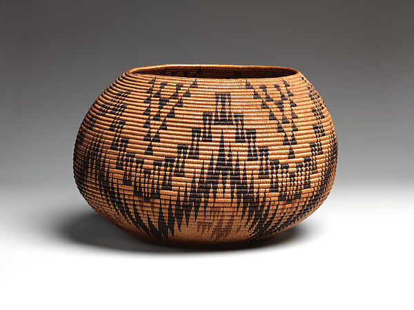 Basket bowl, Lizzy Toby Peters (Washoe, 1865/70-?), Willow and redbud shoots and dyed bracken root 
, Washoe, Native American