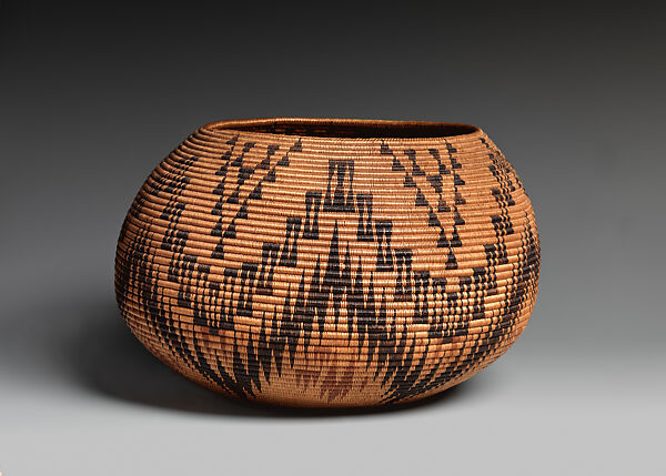 Basket bowl, Lizzy Toby Peters (Washoe, 1865/70-?), Willow and redbud shoots and dyed bracken root 
, Washoe, Native American