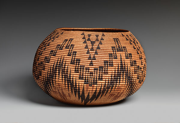 Basket bowl, Lizzy Toby Peters (Washoe, 1865/70-?), Willow and redbud shoots and dyed bracken root 
, Washoe, Native American