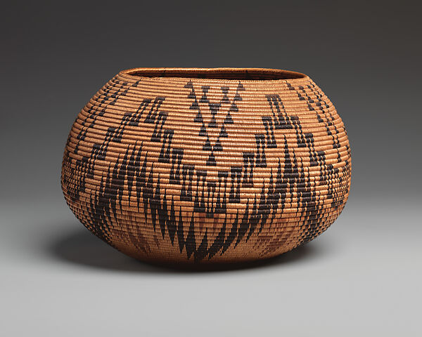 Basket bowl, Lizzy Toby Peters (Washoe, 1865/70-?), Willow and redbud shoots and dyed bracken root 
, Washoe, Native American