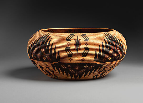 Basket bowl, Carrie Bethel (Mono Lake Paiute, 1898–1974), Willow shoots, sedge root, redbud shoots, and dyed bracken root, Mono Lake Paiute, Native American 