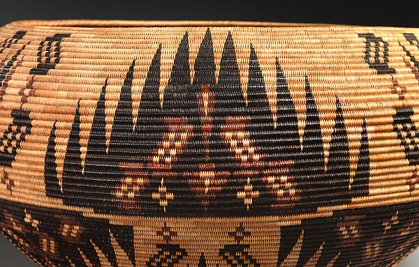 Basket bowl, Carrie Bethel (Mono Lake Paiute, 1898–1974), Willow shoots, sedge root, redbud shoots, and dyed bracken root, Mono Lake Paiute, Native American