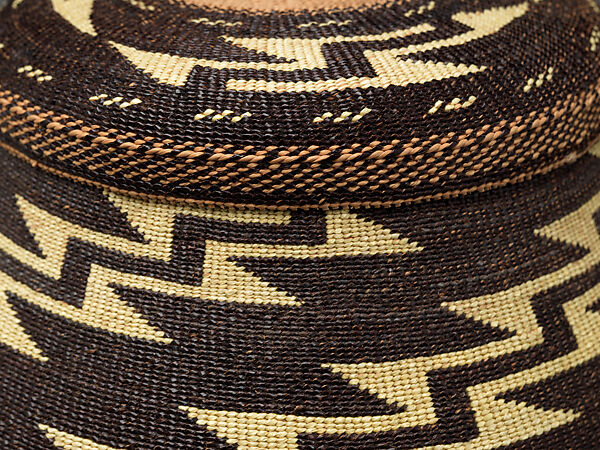 Gift basket, Elizabeth Hickox (Wiyot-Karuk, 1875–1947), Conifer root, hazel shoots, maidenhair stems, bear grass, and dyed porcupine quills, Wiyot and Karuk, Native American