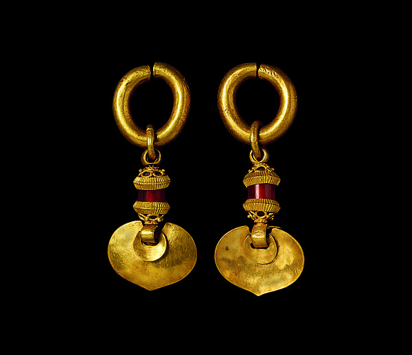 Pair of earrings, Gold, garnet, Korea