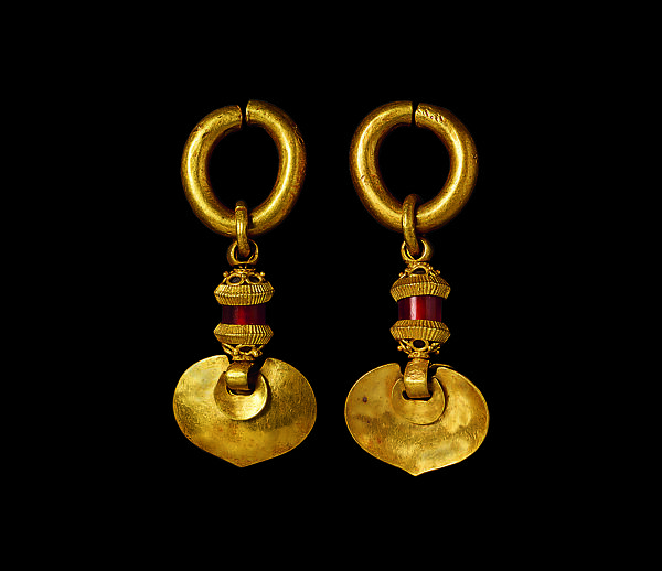 Pair of earrings, Gold, garnet, Korea 