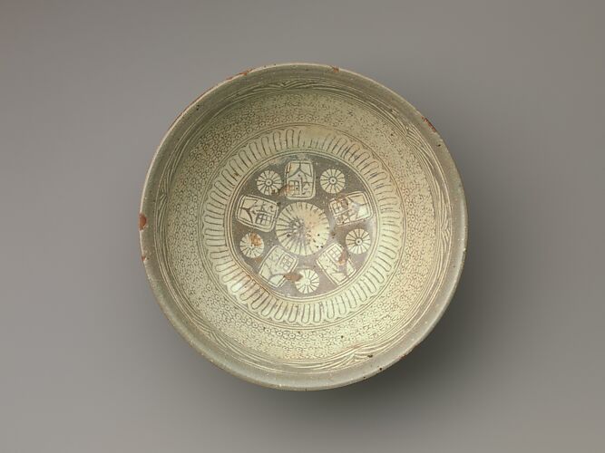 Bowl with inscription and chrysanthemums and tortoiseshell decoration 


