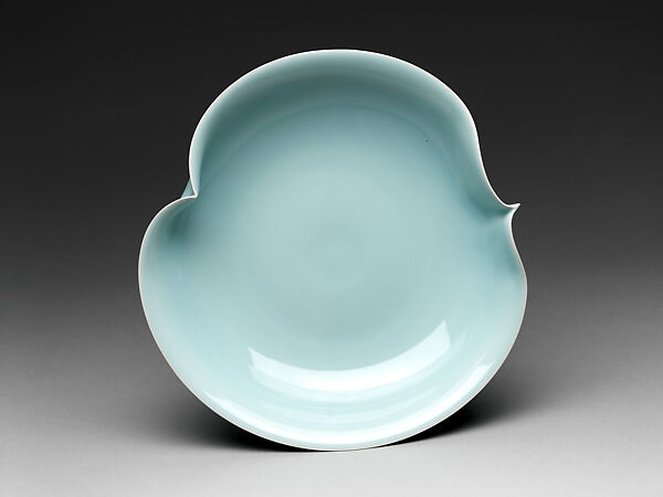 Bowl, Kawase Shinobu (Japanese, born 1950; active Ōiso, Kanagawa Prefecture), Porcelain with celadon glaze, Japan 