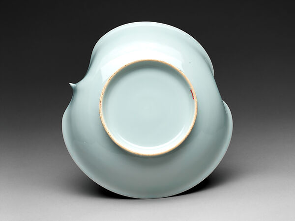 Bowl, Kawase Shinobu (Japanese, born 1950; active Ōiso, Kanagawa Prefecture), Porcelain with celadon glaze, Japan