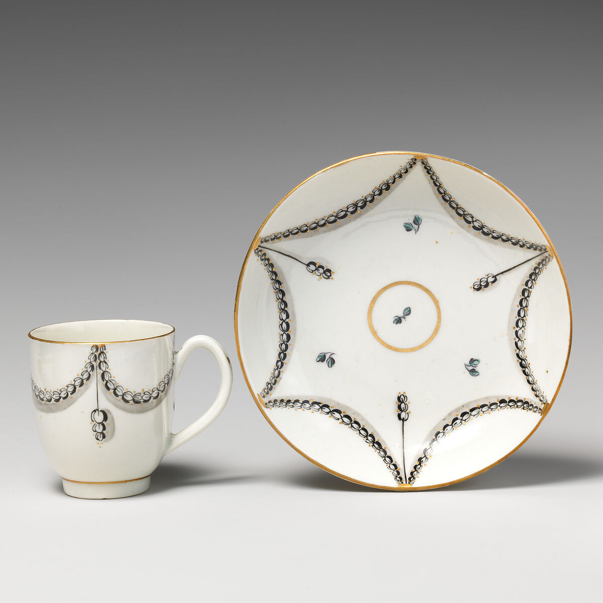 Saucer (part of a service), Caughley Factory (British, ca. 1772–1799), Soft-paste porcelain with enamel decoration and gilding, British, Caughley