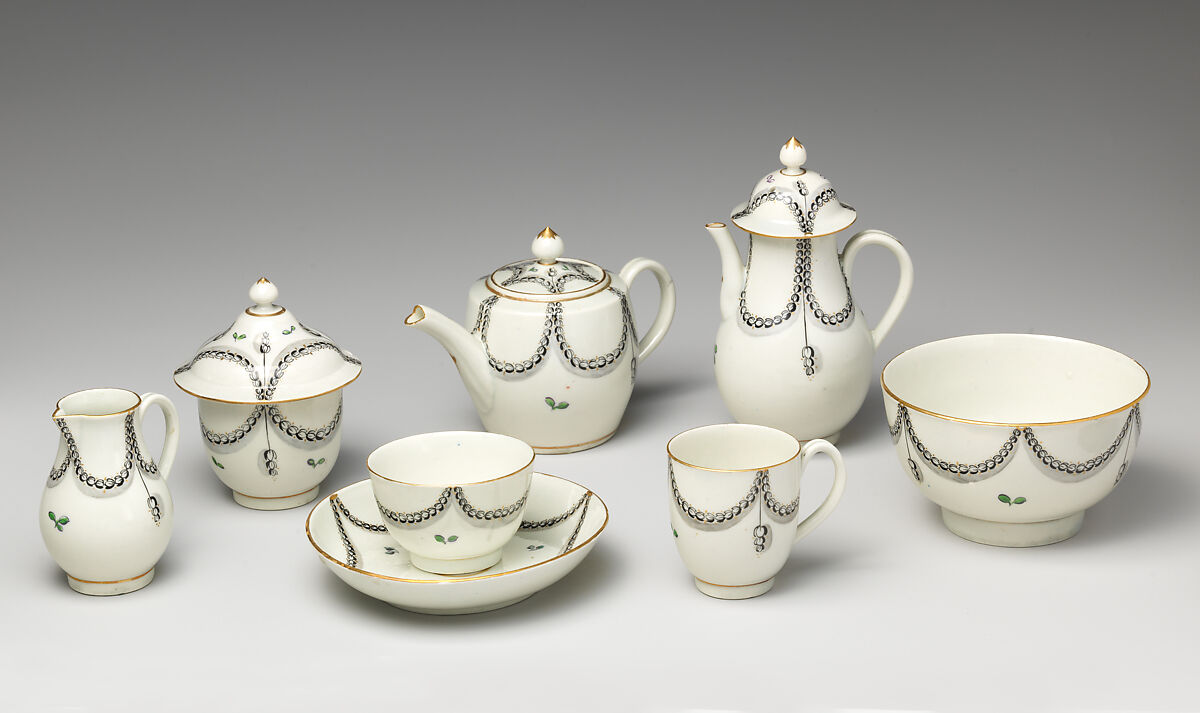 Teabowl (part of a service), Caughley Factory (British, ca. 1772–1799), Soft-paste porcelain with enamel decoration and gilding, British, Caughley