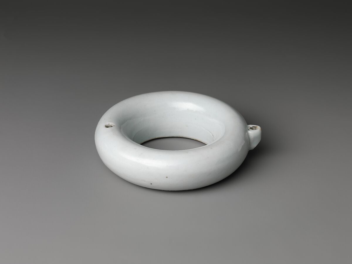 Ring-shaped water dropper, Porcelain, Korea