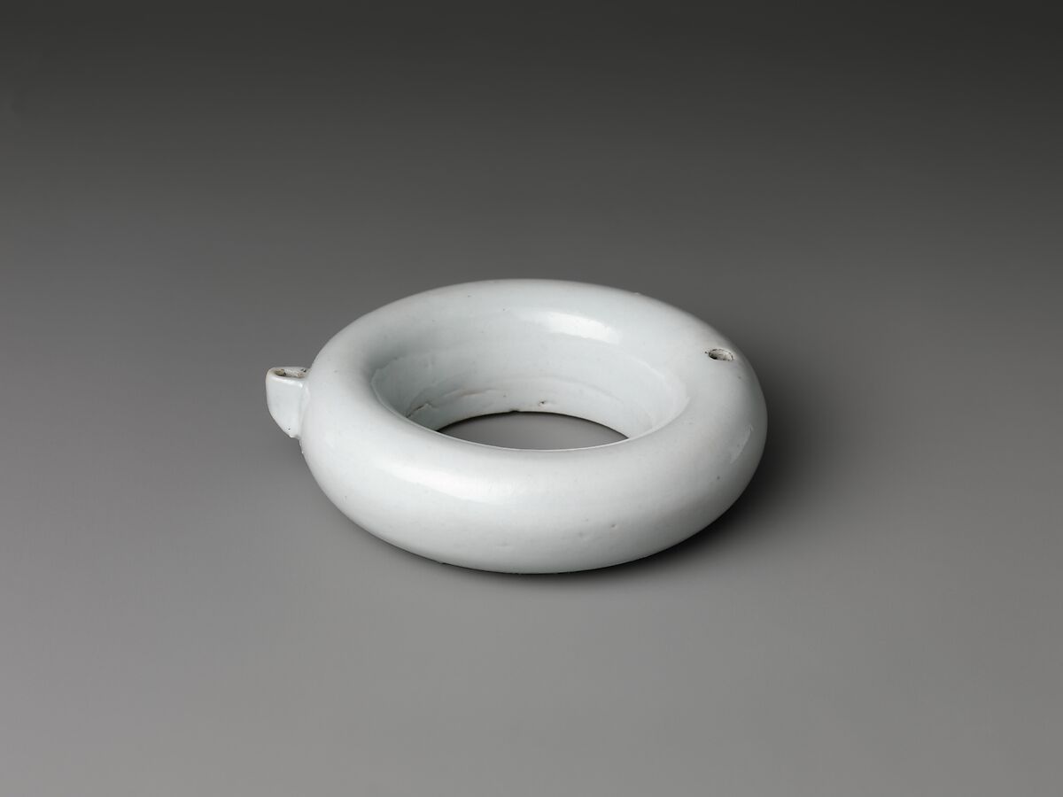 Ring-shaped water dropper, Porcelain, Korea 