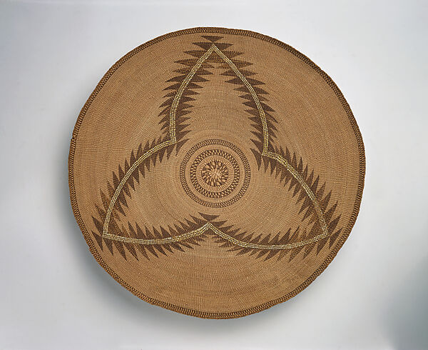 Gambling tray, Unrecorded Klamath or Modoc artist, Tule, yellow-dyed porcupine quills, wolf moss, Klamath or Modoc 