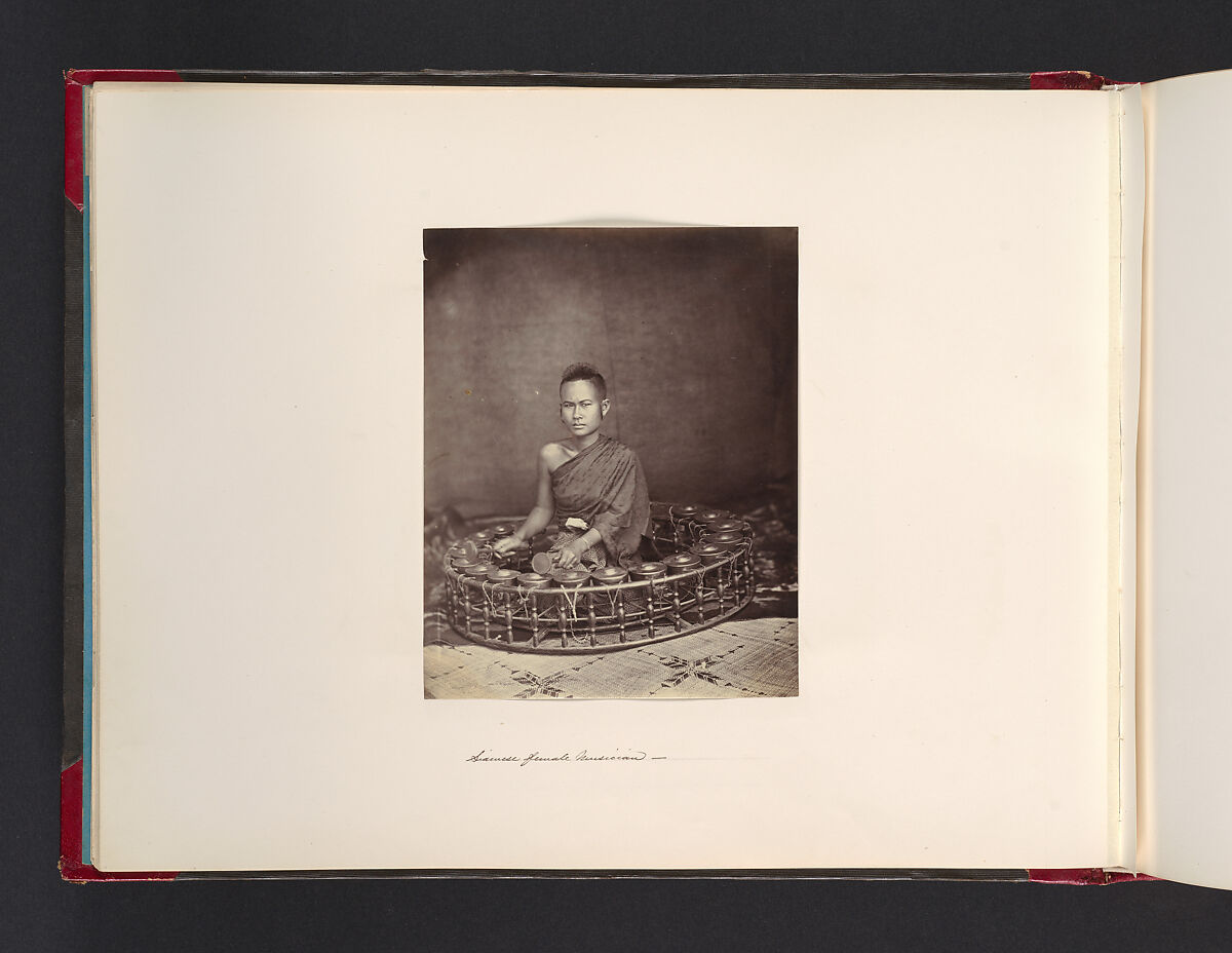 Siames Female Musician, Attributed to John Thomson (British, Edinburgh, Scotland 1837–1921 London), Albumen silver print from glass negative 