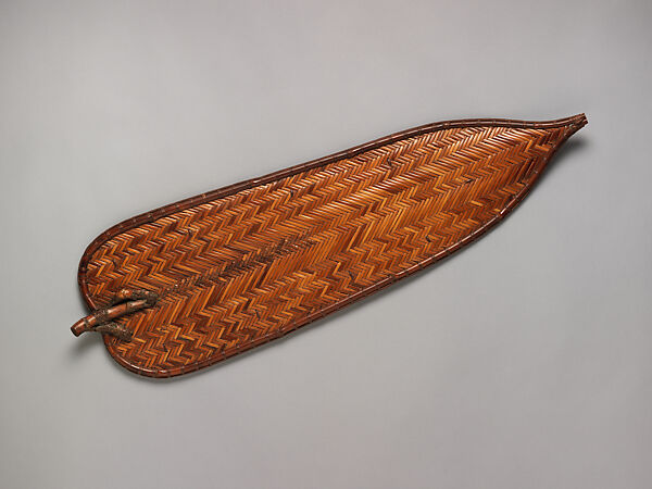 Tray Basket (Morimono-kago) in the Shape of a Large Leaf, Maeda Chikubōsai I (Japanese, 1872–1950), Smoked timber, dwarf bamboo (branch and rhizome), and rattan, Japan