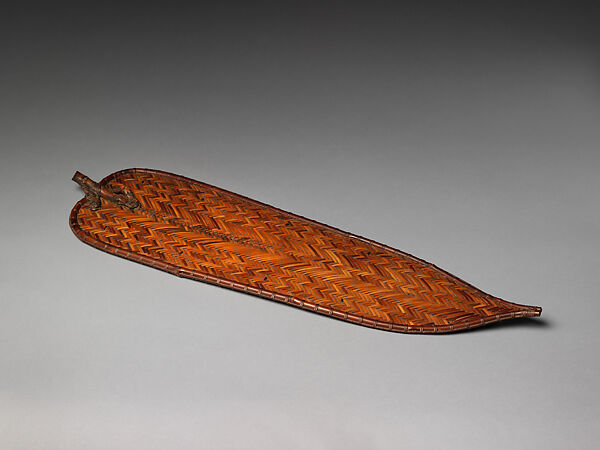Tray Basket (Morimono-kago) in the Shape of a Large Leaf, Maeda Chikubōsai I (Japanese, 1872–1950), Smoked timber and dwarf bamboo (branch and rhizome), and rattan, Japan 