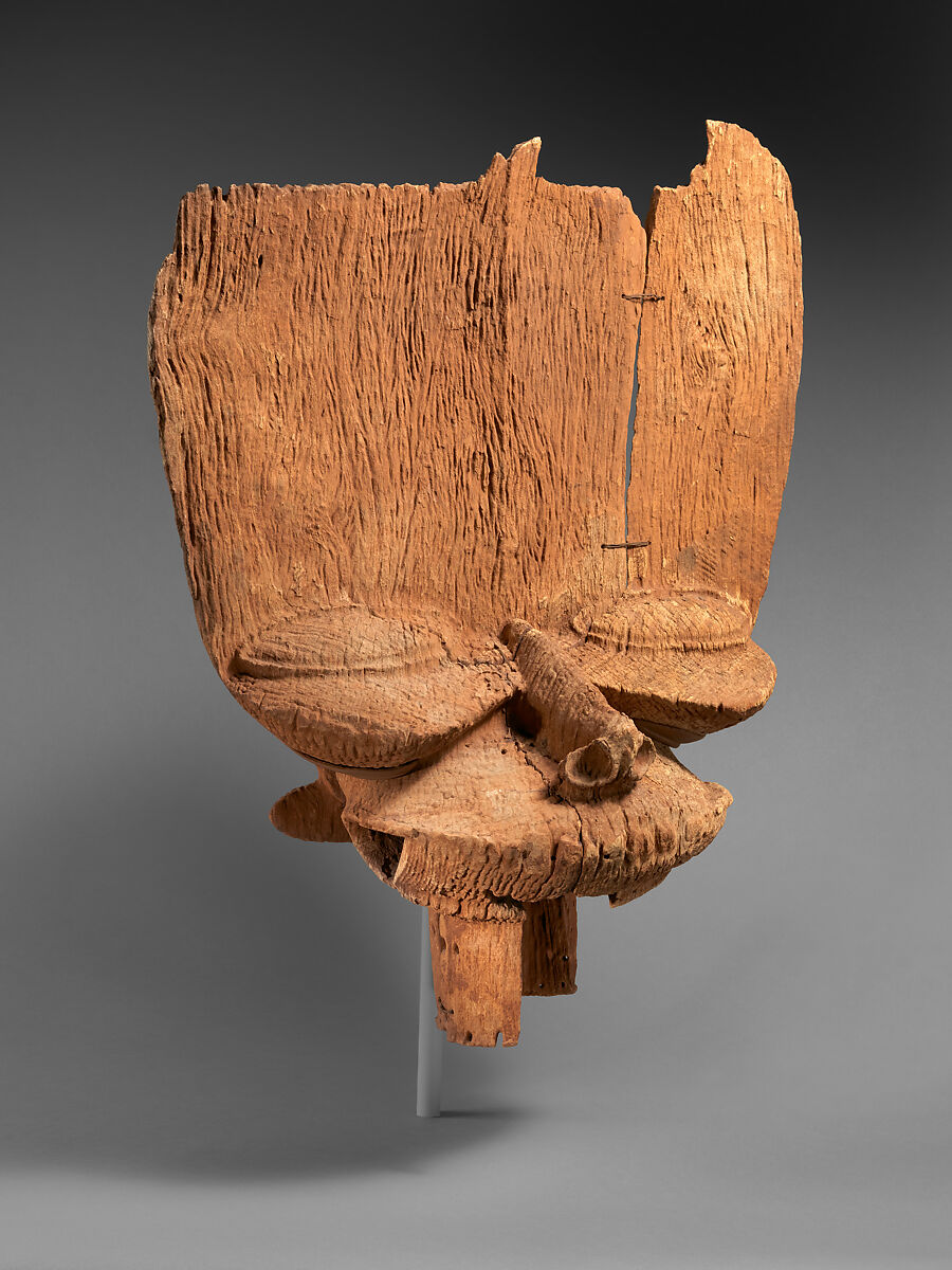 Tsesah crest, Grassfields artist, Wood, Bamileke