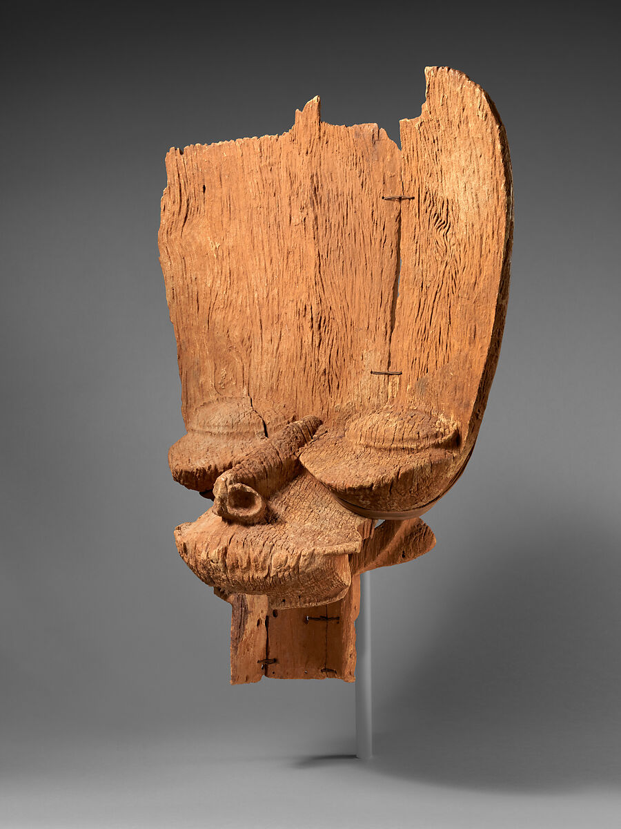 Tsesah crest, Grassfields artist, Wood, Bamileke