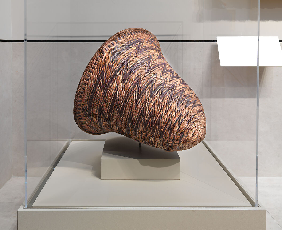 Diagonally twined carrying basket, Willow shoot foundation, sedge root warp, redbud shoot weft, coiled-on oak rim rod and split wild grape vine rim wrap, Pomo, Native American