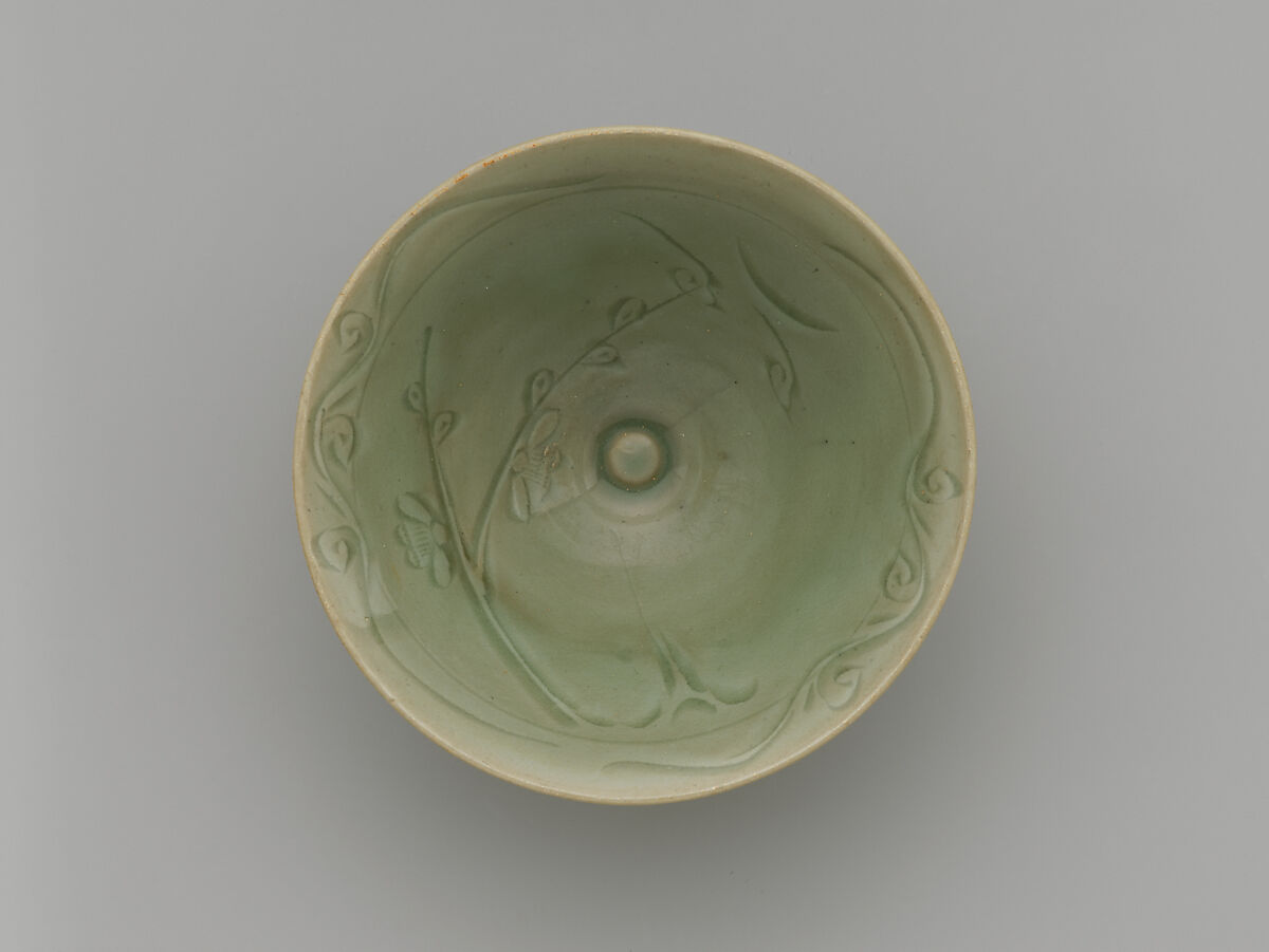 Bowl with plum blossom and crescent moon, Porcelain with incised decoration under celadon glaze (Longquan ware), China