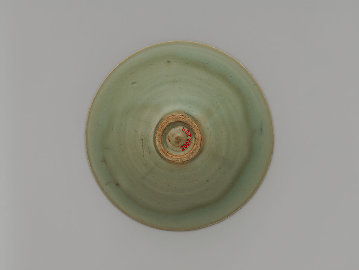 Bowl with plum blossom and crescent moon, Porcelain with incised decoration under celadon glaze (Longquan ware), China