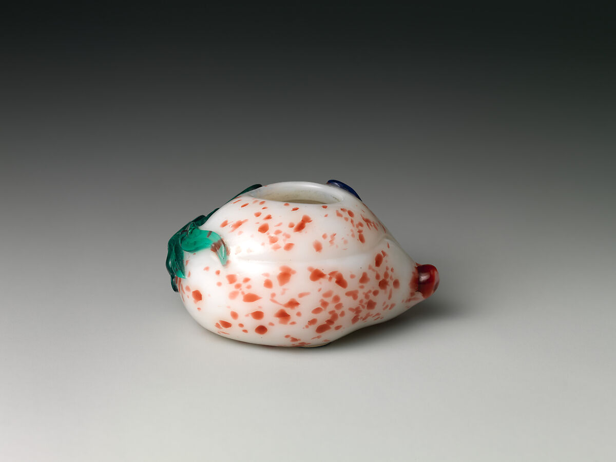Brush washer in the shape of a peach, Overlay glass, China
