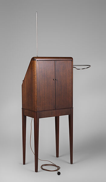 Theremin, Radio Corporation of America (RCA), Wood, vacuum tubes, electrical wiring, American