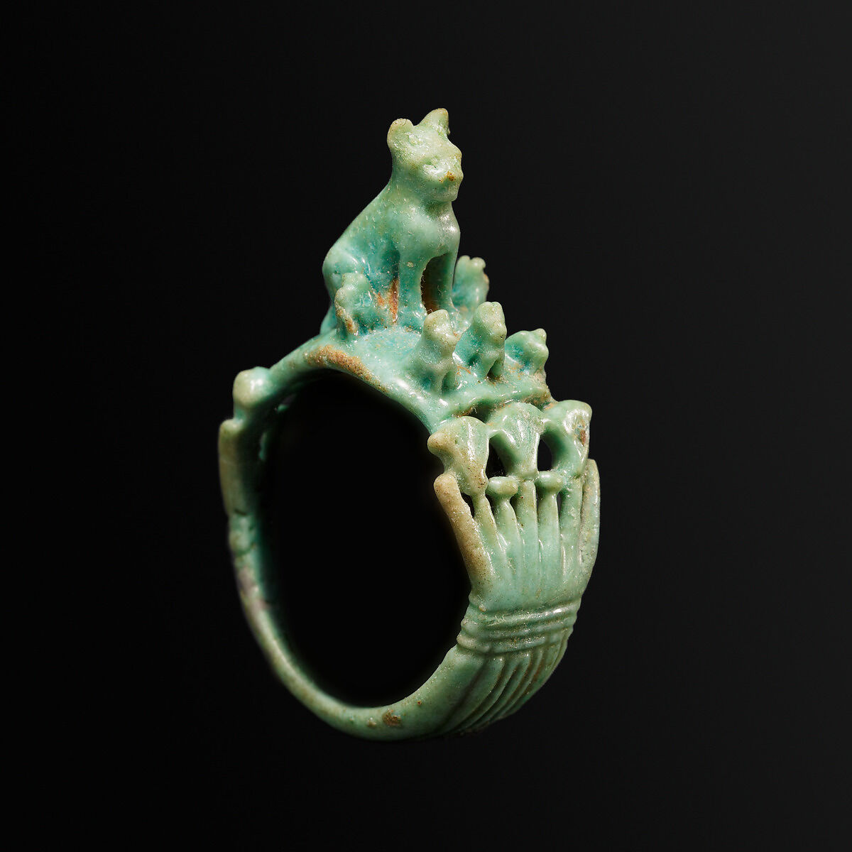 Ring with Cat and Kittens, Faience 