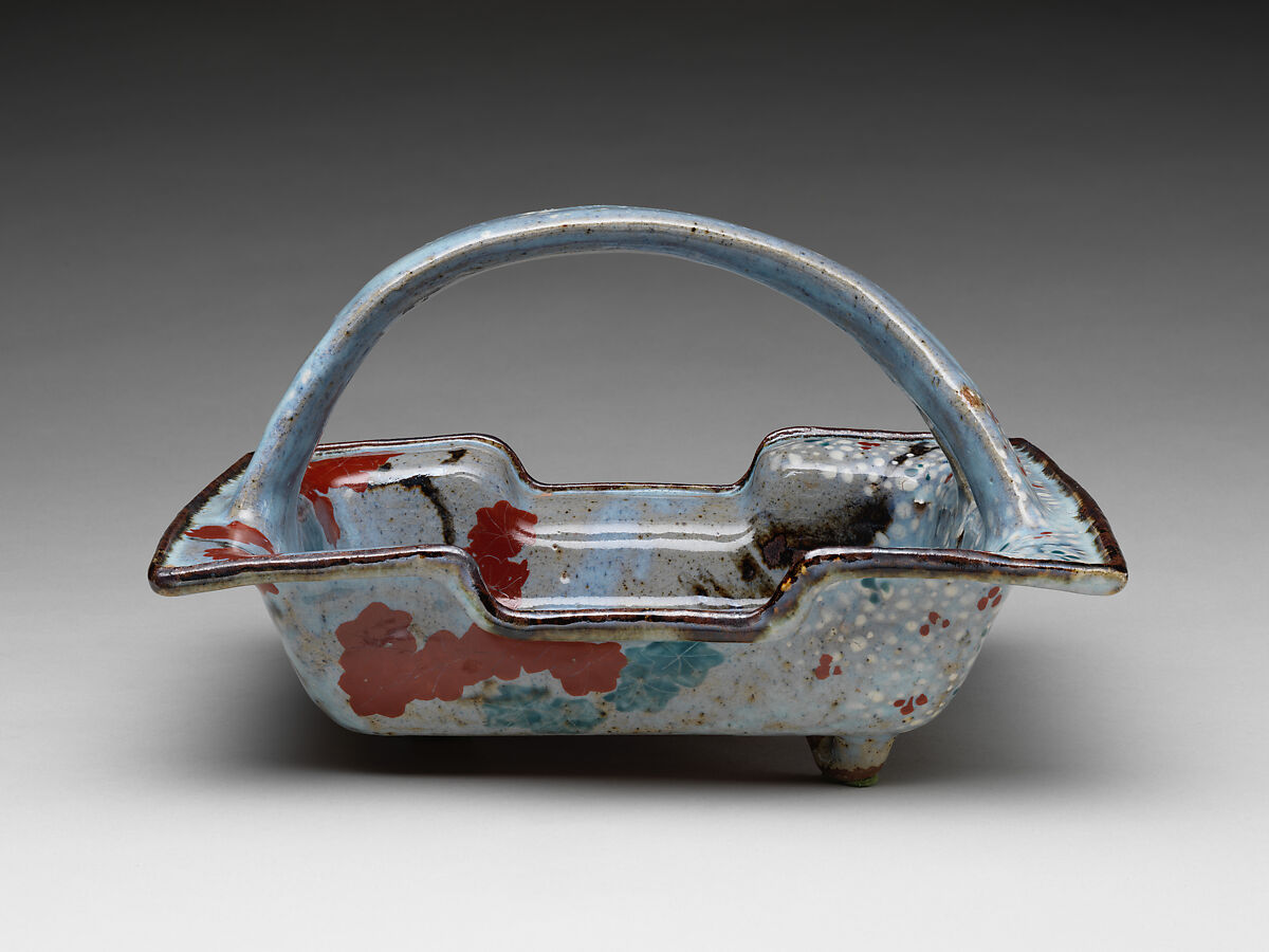 Handled tray with cherry blossoms and maples, Nin'ami Dōhachi (Takahashi Dōhachi II) (Japanese, 1783–1855), Stoneware with polychrome glaze (Ko-Kiyomizu), Japan