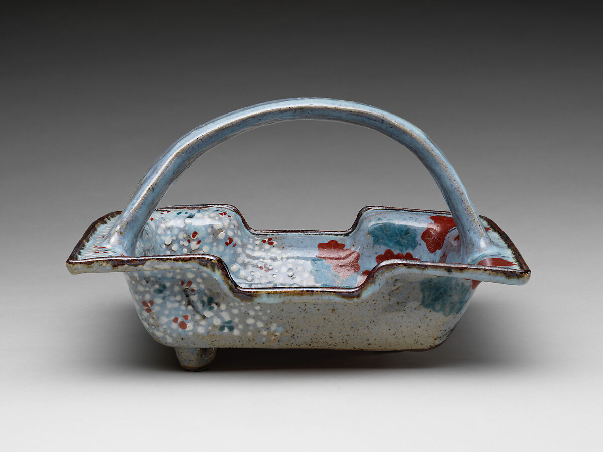 Handled tray with cherry blossoms and maples, Nin'ami Dōhachi (Takahashi Dōhachi II) (Japanese, 1783–1855), Stoneware with polychrome glaze (Ko-Kiyomizu), Japan