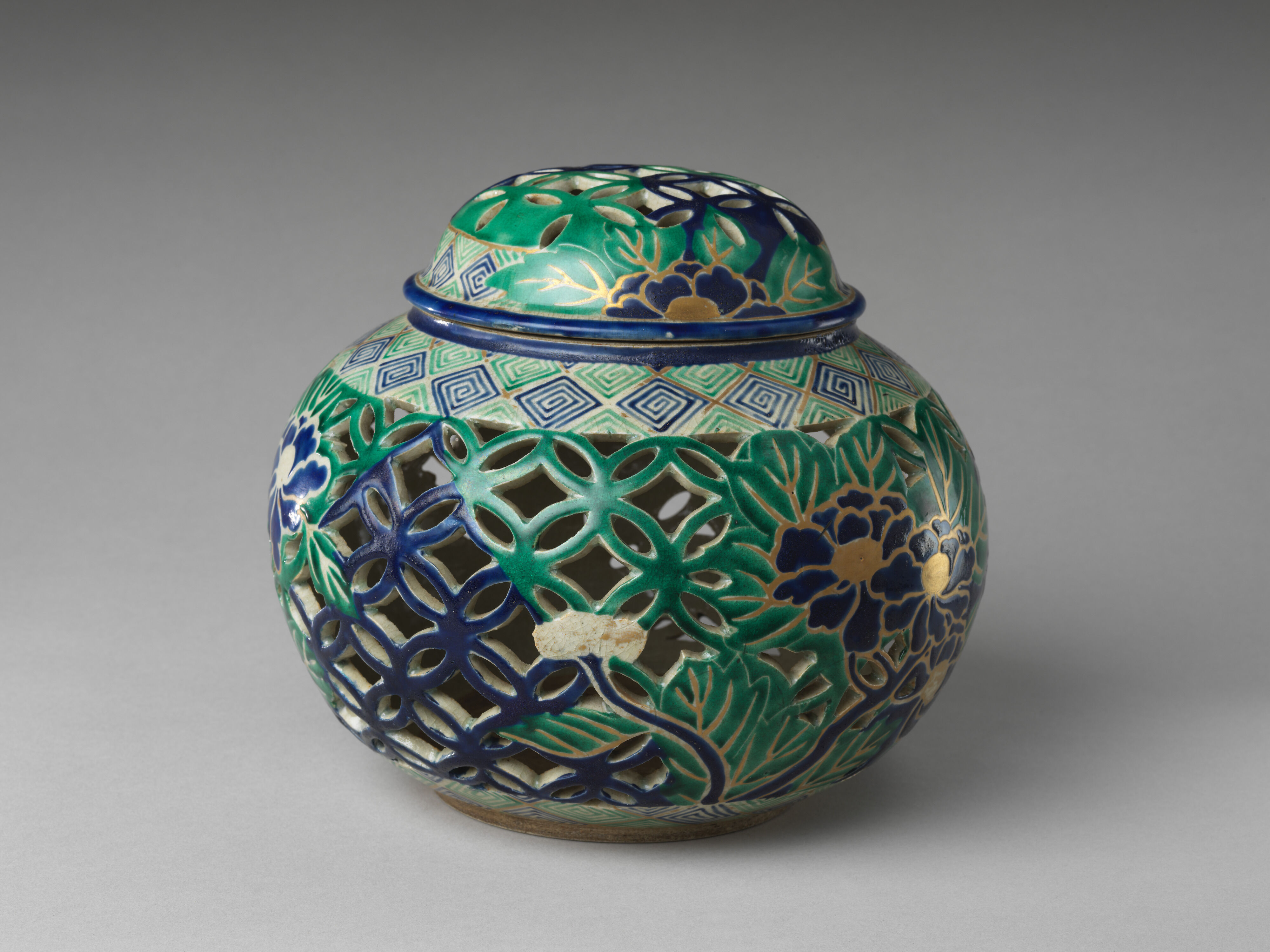 Incense burner with pierced design - Japan - Edo period (1615–1868